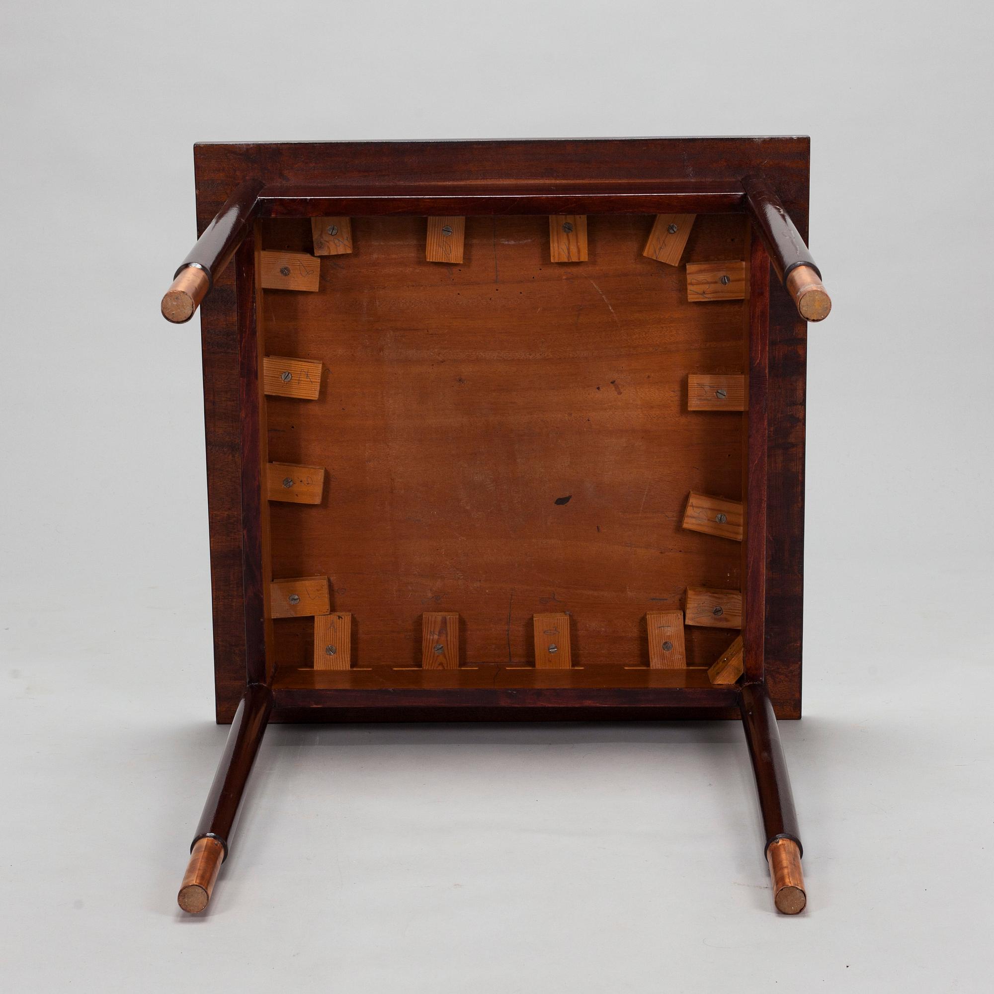Bernhard Häkli, A Finnish Jugend table and six chairs, Vihdin Puuseppäin Huonekaluliike 1911.