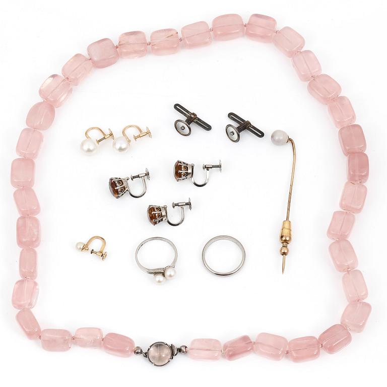 PARTI SMYCKEN, silver och 18K guld med sötvattenspärla och odlade pärlor, mestadels Sverige.