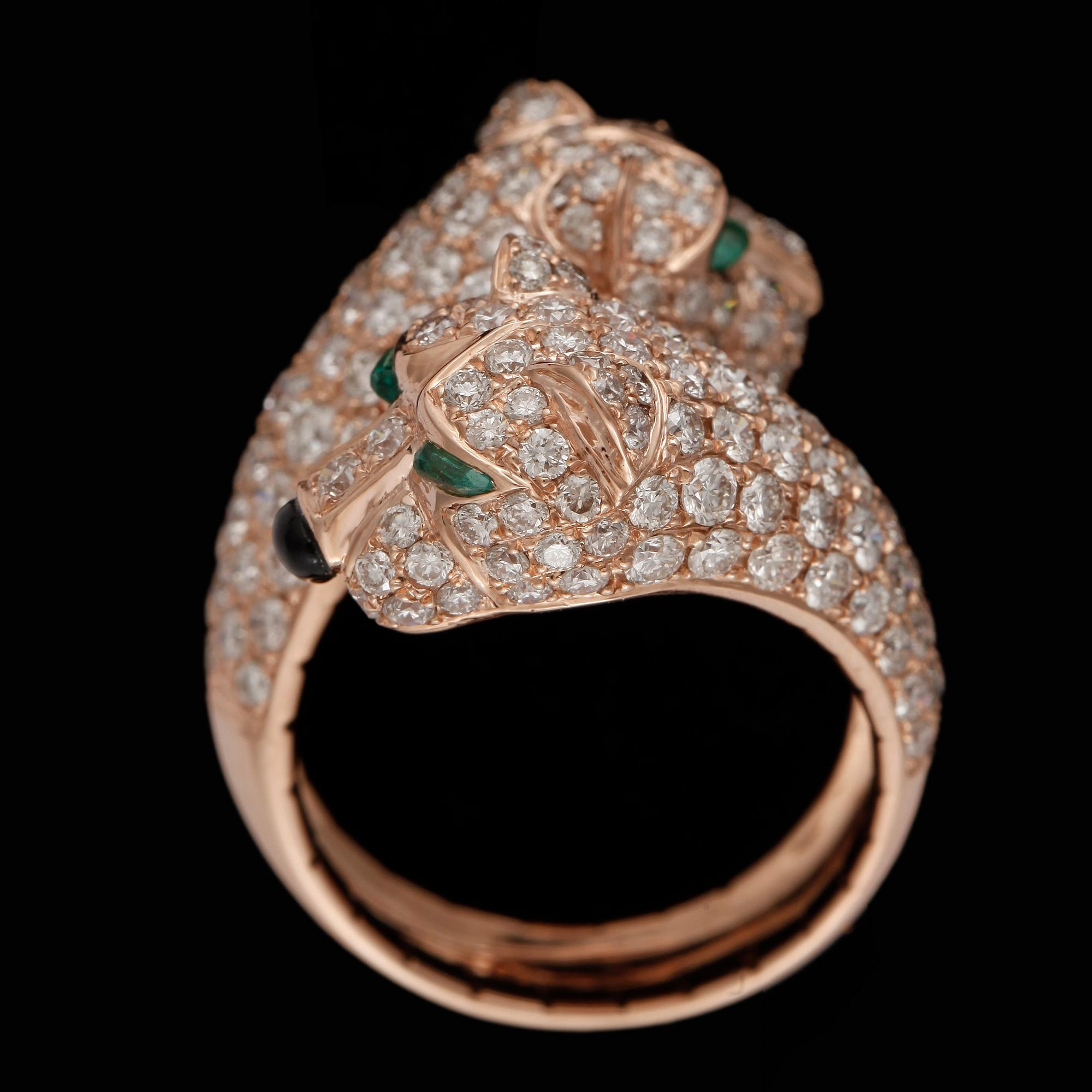 RING, 18k roseguld med briljantslipade diamanter tot ca3,62ct samt 4 små smaragder. Vikt ca13g.