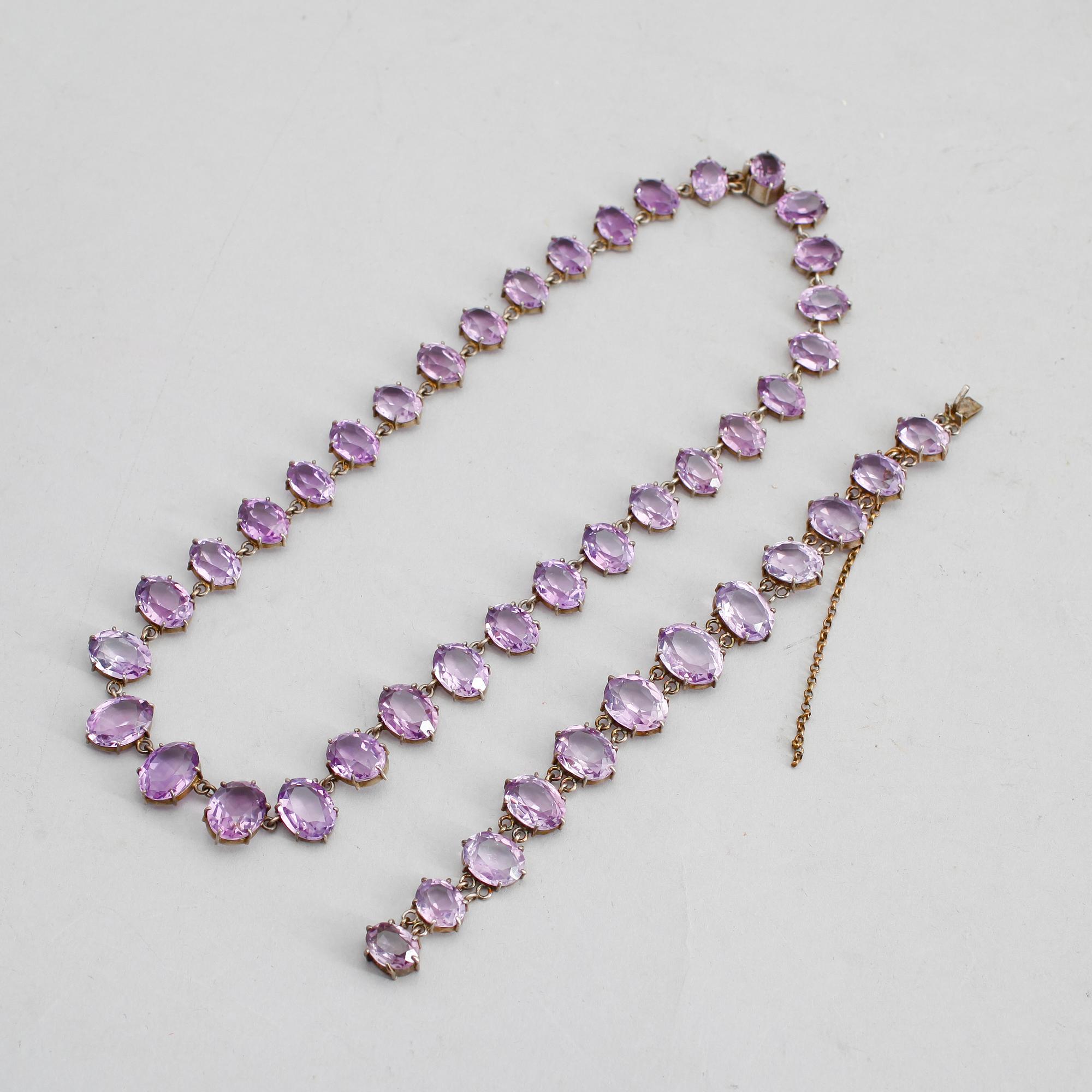 HALSBAND OCH ARMBAND, 2 delar, förgyllt silver med ametister, Hedblom, Stockholm 1895-1896.