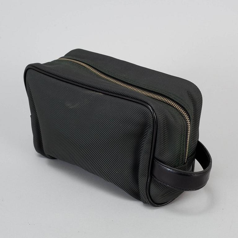 LOUIS VUITTON, 'Parana Toiletry Bag 26'.