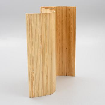 Alvar Aalto, a model 100 screen/room divider, Artek, Finland, 21st century.
