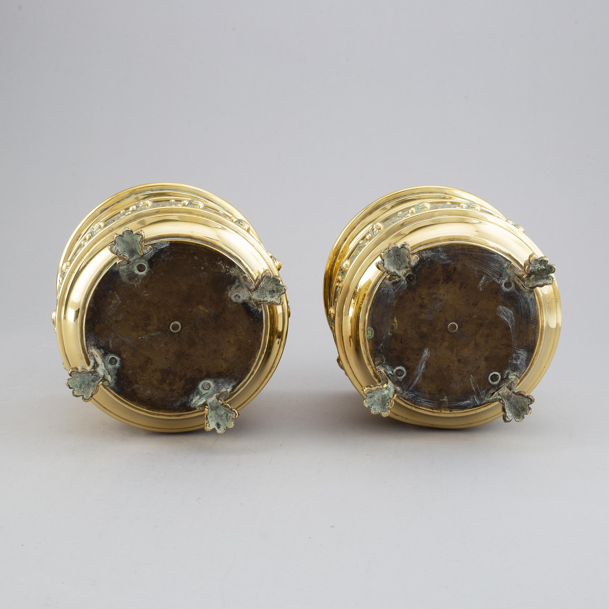 Urnor, ett par, mässing, 1800-tal.