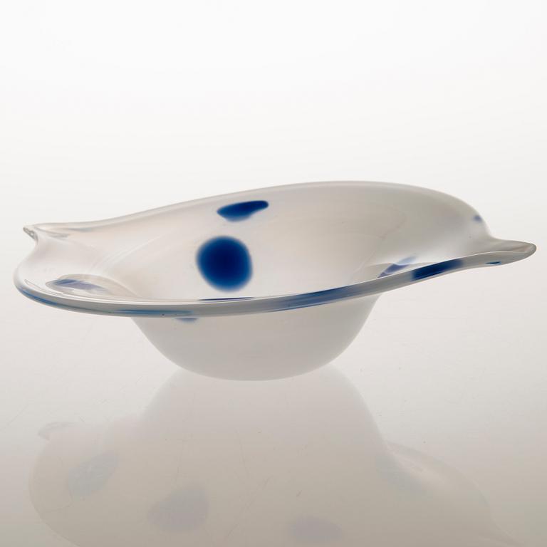 TIINA NORDSTRÖM,  a 'Wind bowl' art glass signed Tiina Nordström Iittala 1996.