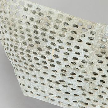 Kristina Riska, veistos, "Basket sculpture" keramiikkaa, signeerattu KR.