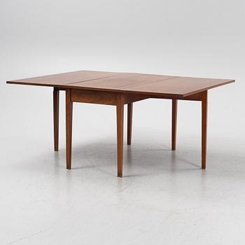 A mahogany drop leaf hunter's table, 19th Century.