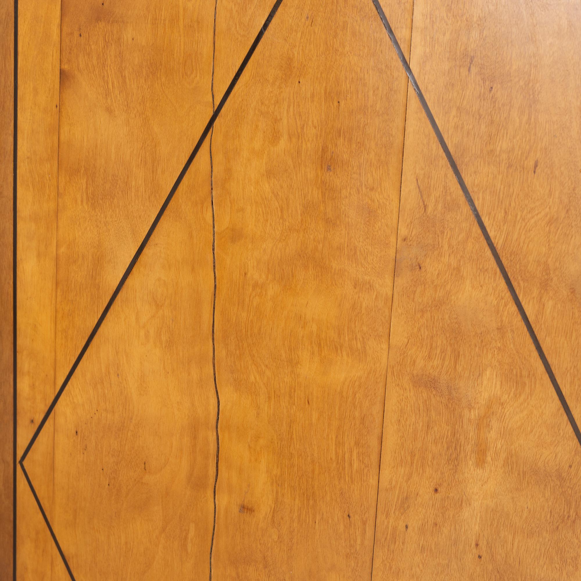 A chest of drawers, 19th century.