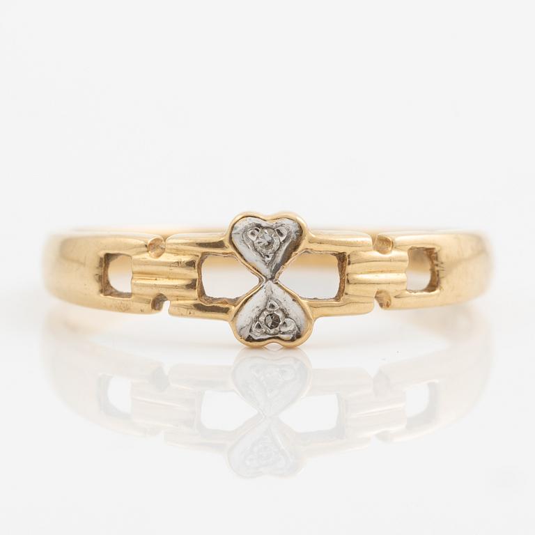 Ring 18K guld med små diamanter.