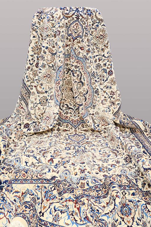 A CARPET, Nain part silk, s.k 9 LAA, 588 x 393 cm.