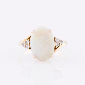 RING, opal, briljantslipade diamanter, 14K guld.