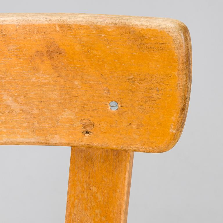 Alvar Aalto, stolar, ett par, modell 69, O.Y. Huonekalu- ja Rakennustyötehdas A.B. 1900-talets mitt.