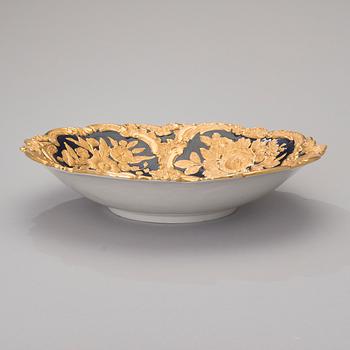 A Meissen porcelain bowl, 1934-1972.
