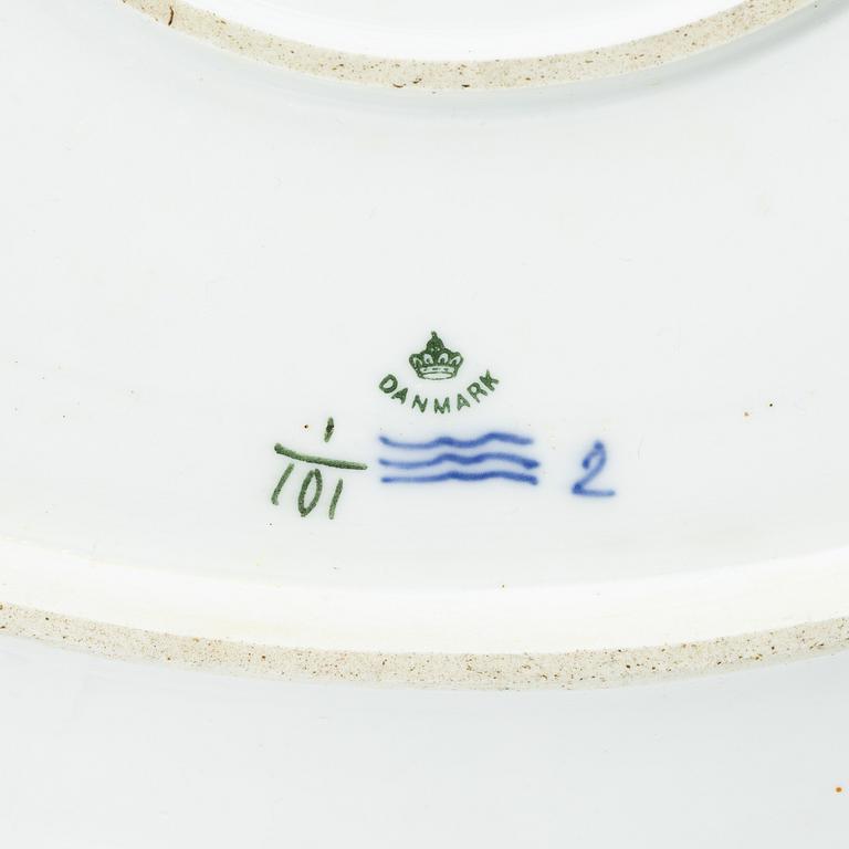 A large 'Blue Fluted Plain' porcelain serving dish, Royal Copenhagen, model 101, 1898-1923.