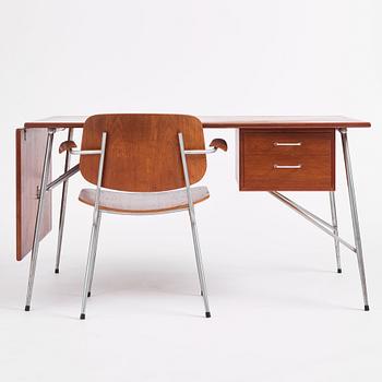 Børge Mogensen, a teak desk and chair, Søborgs Møbelfabrik, Danmark 1950s.