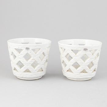 Gunnar Nylund, a set of 14 stoneware pot and plates and a vase/candle holder, Rörstrand.
