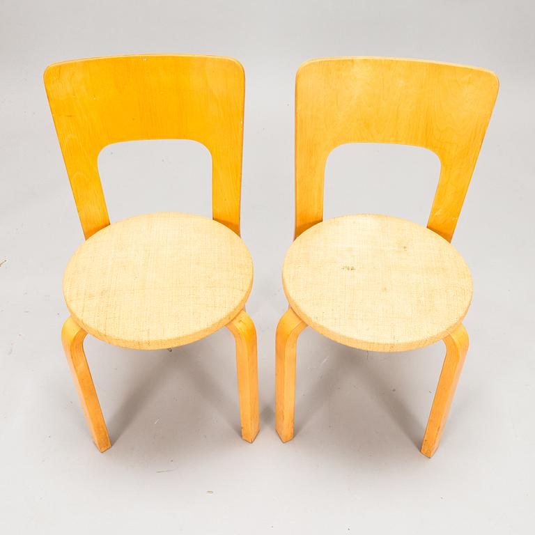 Alvar Aalto, pöytä, malli 90, ja tuoleja, 4 kpl, malli 66 Artek 1900-luvun puoliväli.