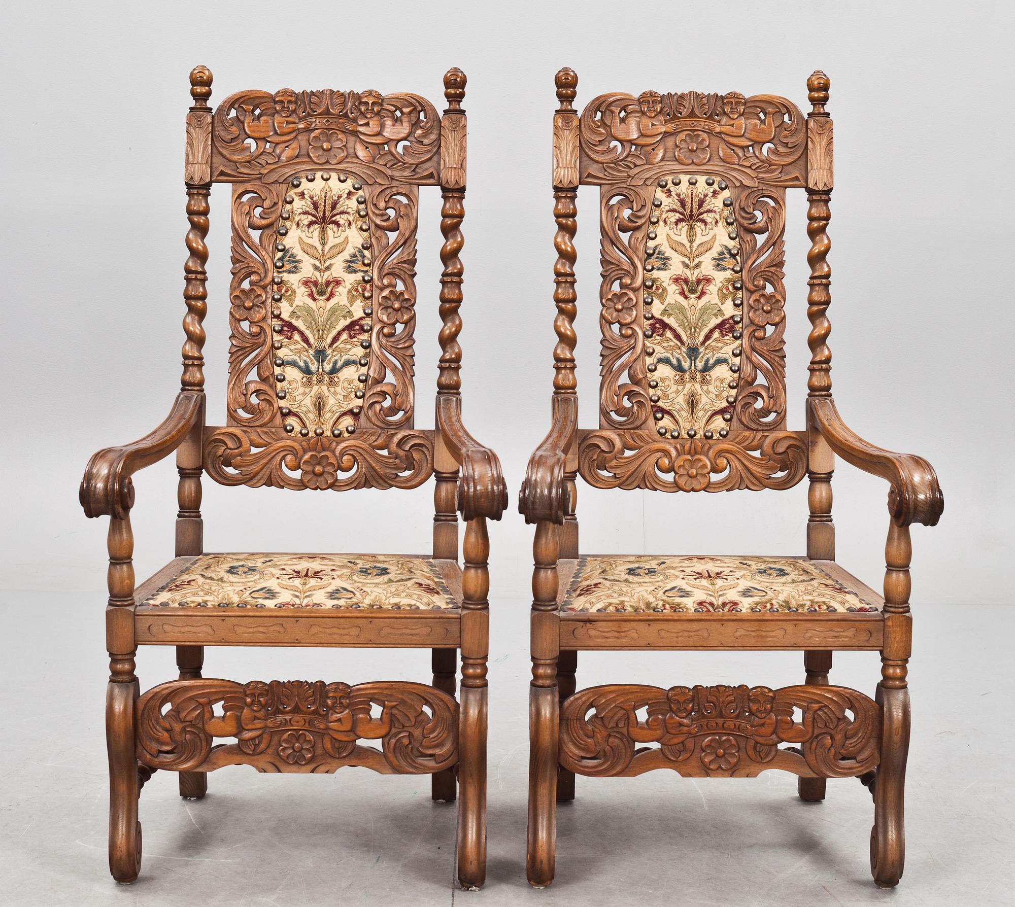 KARMSTOLAR, ett par, barockstil. 1900-tal.