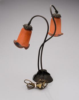 A table lamp in art nouveau style from the latter half of the 20th century.