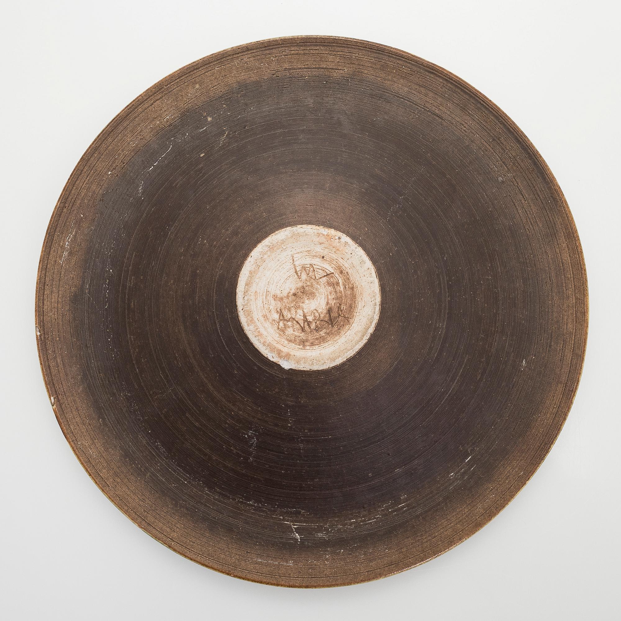 Francesca Mascitti-Lindh, A stoneware flower dish, signed FML Arabia.