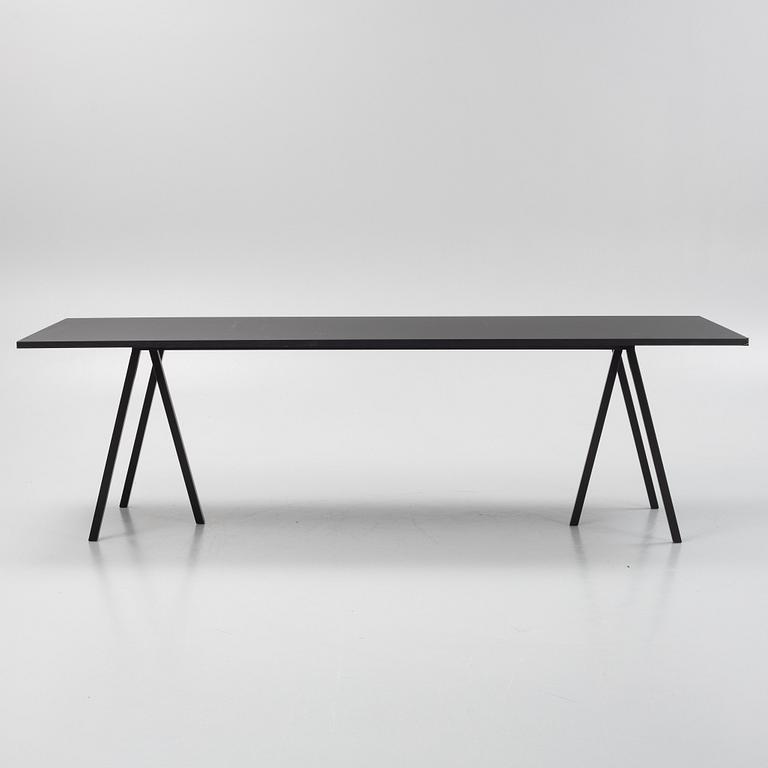 Leif Jørgensen, bord "Loop Stand Table", HAY, Danmark.