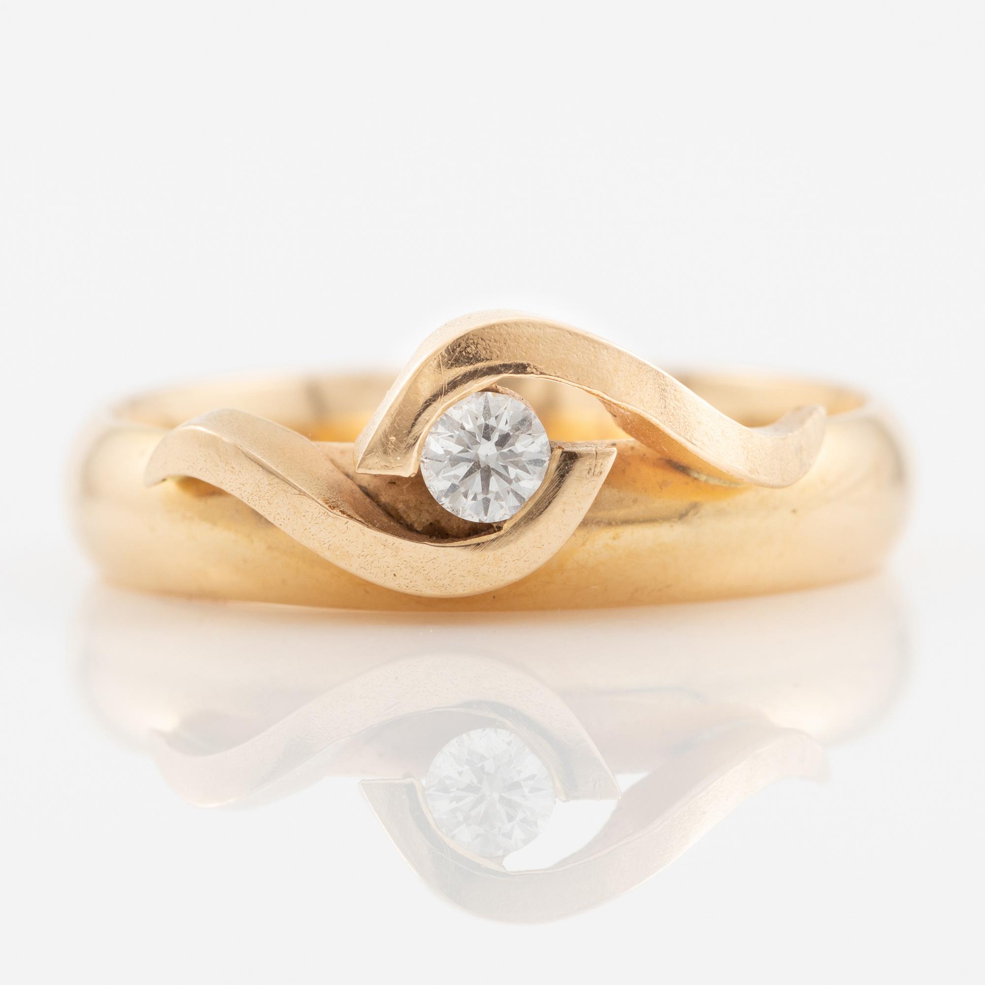Ring 18K gold with brilliant-cut diamond.