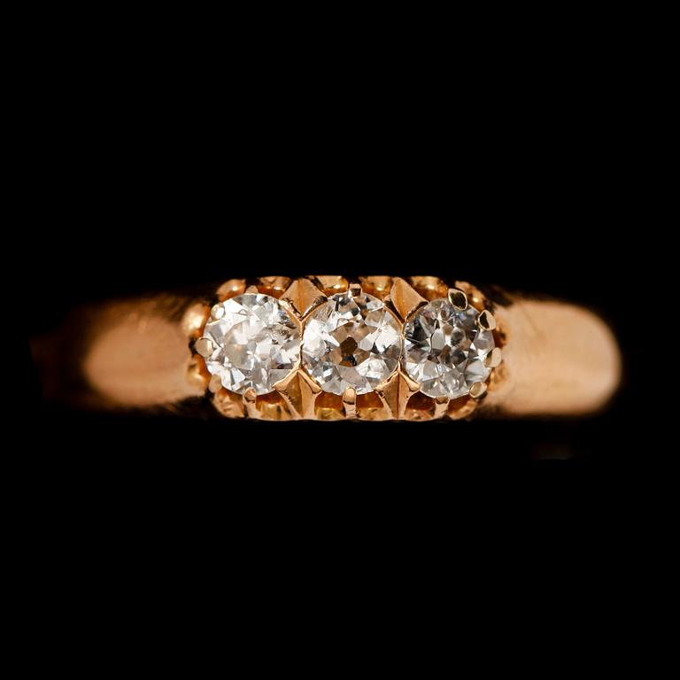 RING, 18 k guld, 3 briljantslipade diamanter totalt ca 0.70 ct, svenska stämplar. Total vikt ca 5 gram.