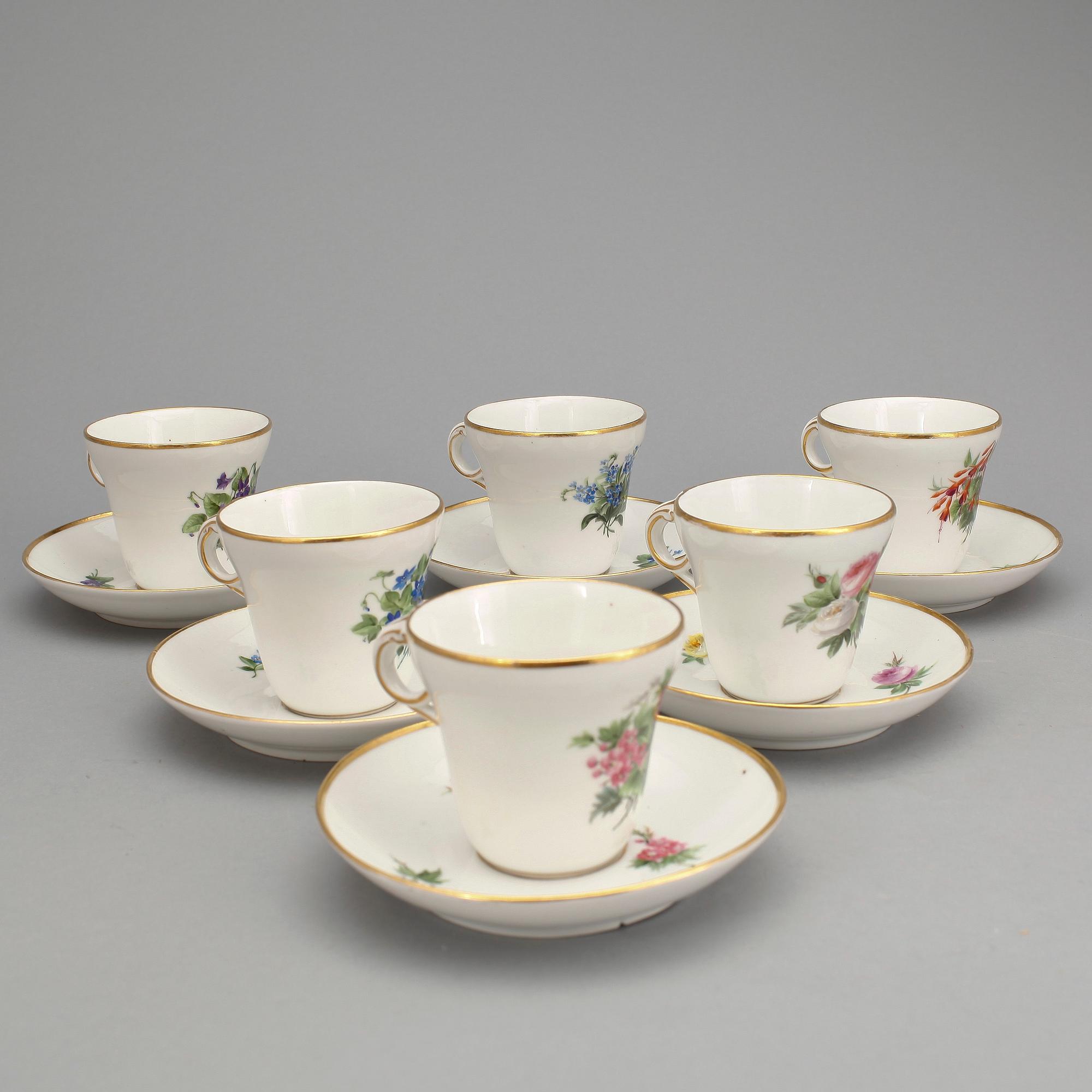 KAFFEKOPPAR MED FAT, 6 delar, porslin, Royal Copenhagen, 1800-tal.