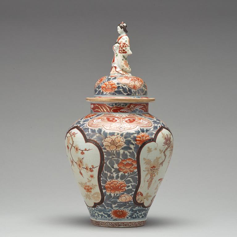 A Japanese Genroku imari vase, circa 1700.