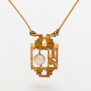 Björn Weckström, Kaulakoru "Taikahelmi", 14K kultaa ja viljelty helmi. Lapponia 1973.