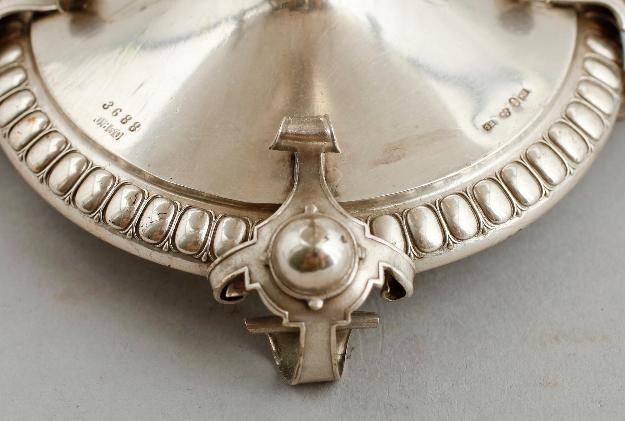 SKÅL PÅ FOT, silver, tidigt 1900-tal. Vikt ca 262 g.