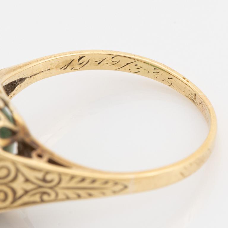 Ring, guld och grön turmalin.