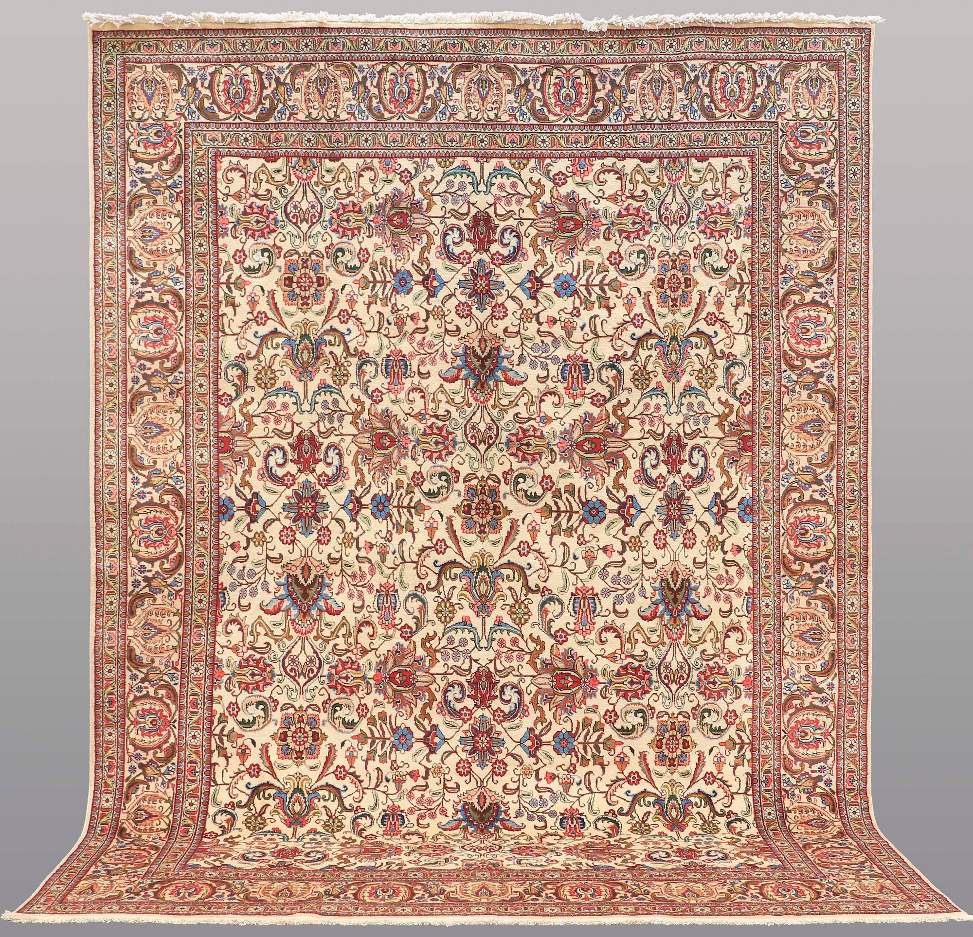 A CARPET, Tabriz, ca 398 x 287 cm.