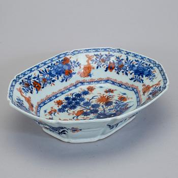 SKÅLFAT, porslin, Kina, 1700-tal.