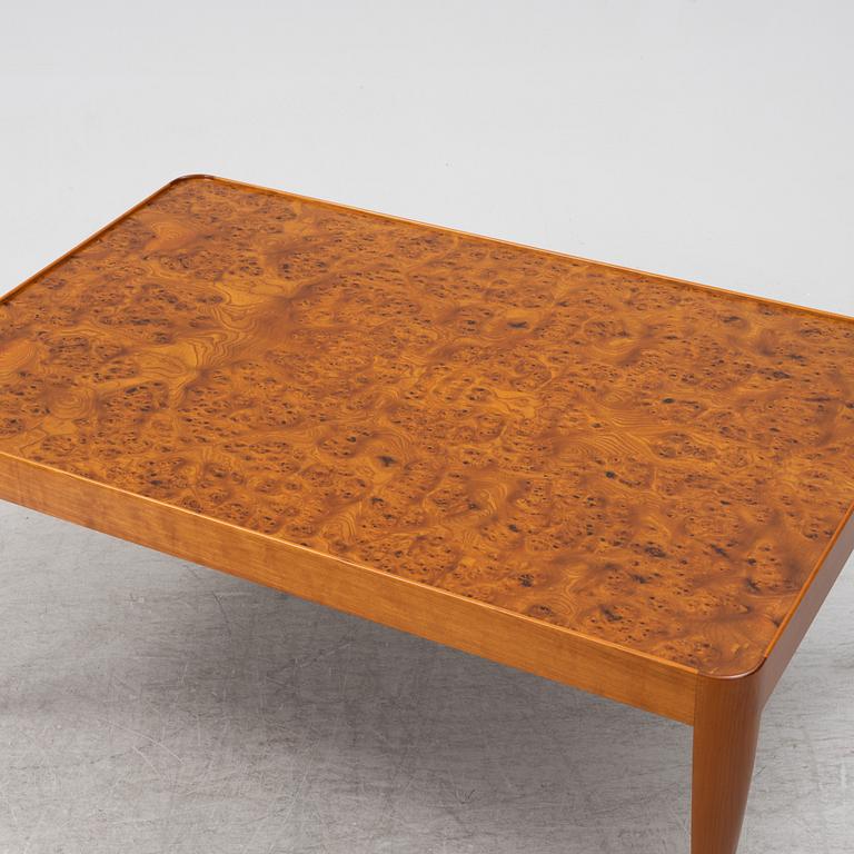 Josef Frank, soffbord, model 2073, formgivet 1949.