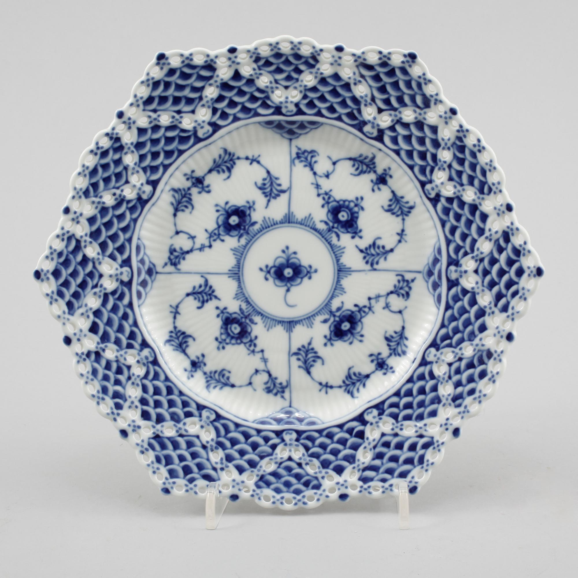 ASSIETT, porslin, modell 1094, "Musselmalet", Royal Copenhagen, 1900-tal.
