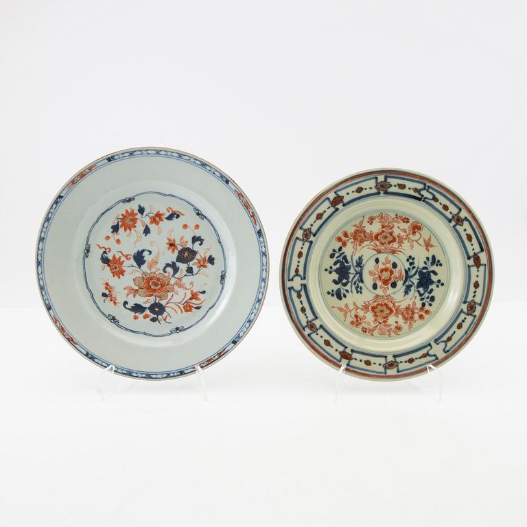 Two imarie dinner plates, Qing dynasty, 18th Century.