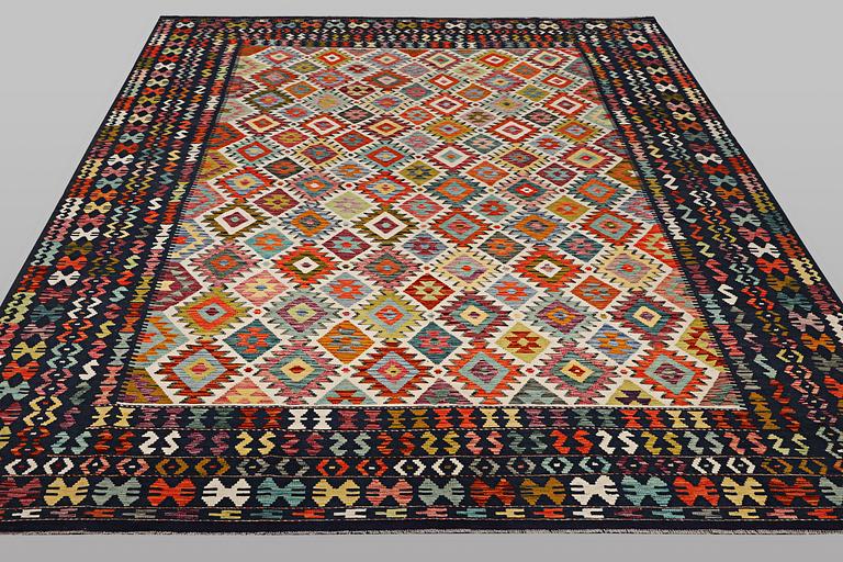 Matta, Kelim, ca 391 x 303 cm.