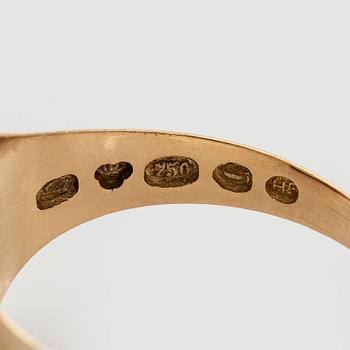 Vapenring, släkten Nybom, karneol, 18K guld. Helsingfors 1913.