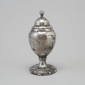 A 17TH CENTURY PEWTER SHAKER.