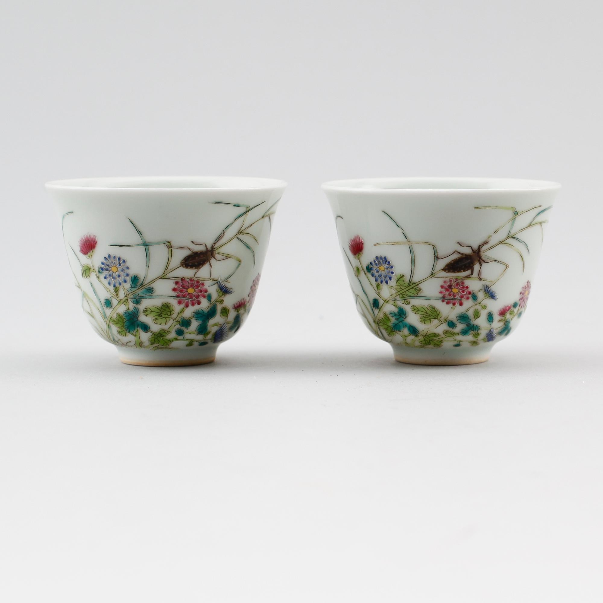 KOPPAR, 2 st, porslin, Kina, med Yongzheng sex karaktärers märke, 1900-tal.