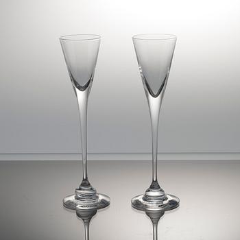 GLAS, 2 st, "Aurora", signerade Heikki Orvola, märkta Finn Crystal, Arabia Finland. 1900-talets slut.