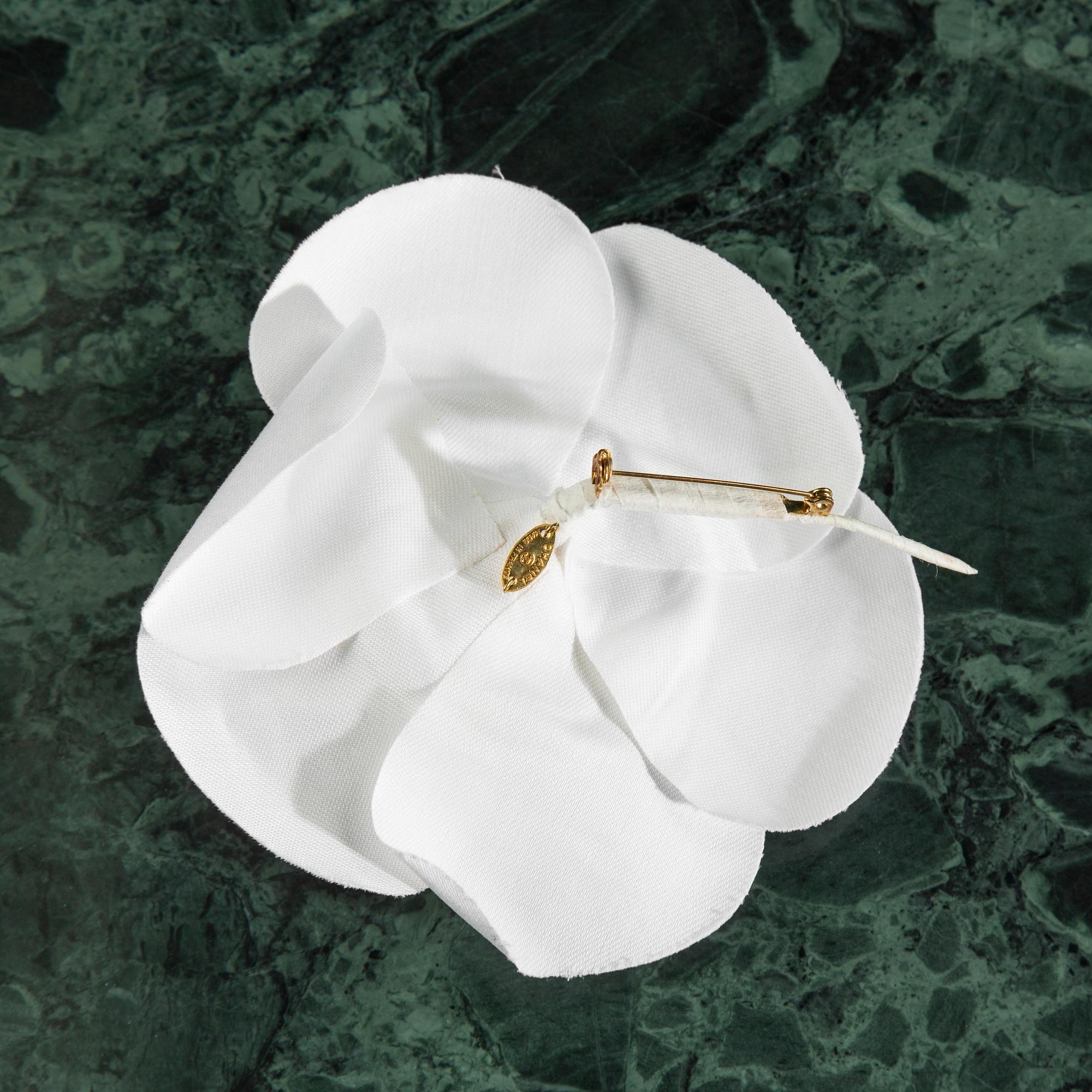 BROSCH, Chanel.