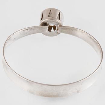 ARMRING, silver med fasettslipad bergkristall, Alton, 1967. Vikt 22,9 gram.