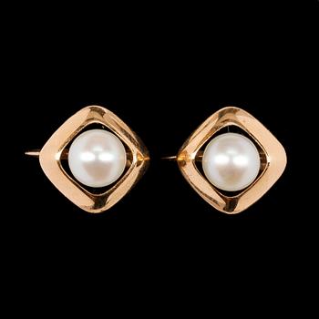 RING samt ÖRHÄNGEN, 18k guld med pärlor, 1960-67. Tot ca 5 gr.