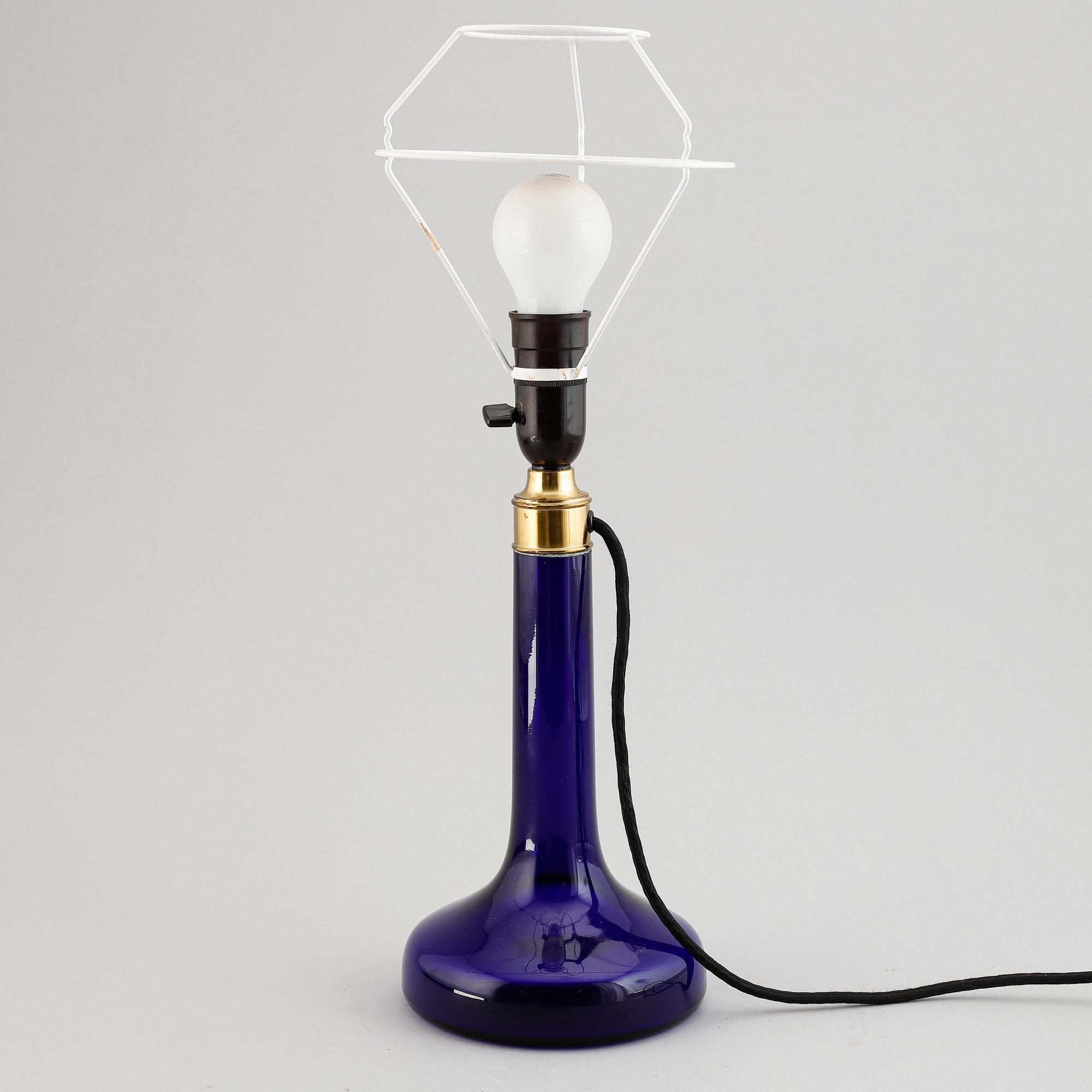 Gunnar Biilmann Petersen, a modell 343 table lamp for Le Klint.