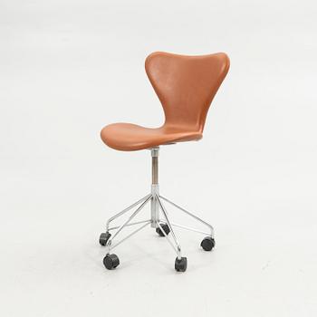 Arne Jacobsen, Office chair, model 3117, "The Seven", Fritz Hansen, Denmark.