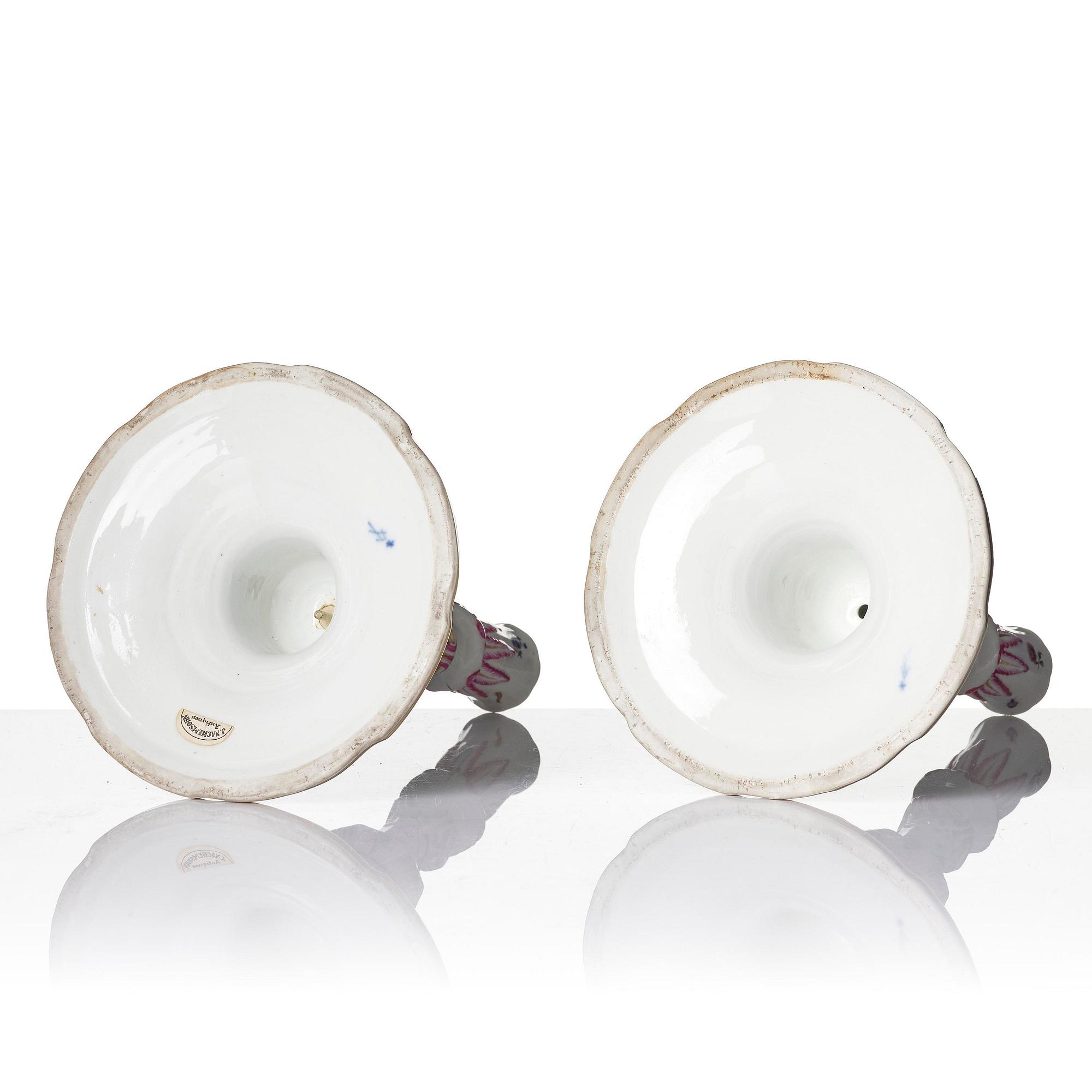 Ljusstakar, ett par, porslin. Meissen, Marcolinis period, omkring år 1800.