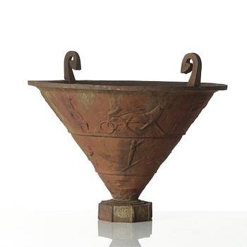 Rolf Bolin, "Sporturnan", trädgårdsurna, Näfveqvarns Bruk, efter 1925.
