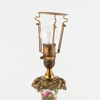 A porcelain table light, 20th Century.