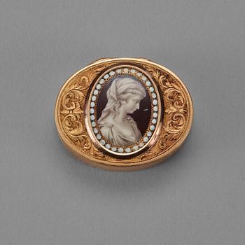 822. A Swedish 19th century gold and enamel snuff-box, marks of Nymansson & Cimmerdahl, Stockholm 1812.